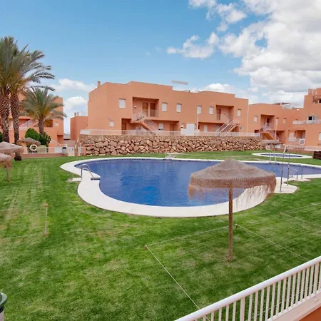 Seaside In + Pool